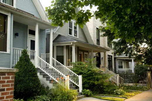 Houses with front porches in Hamlin Park Chicago