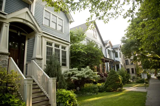 apartment buildings with green front lawns in Lincoln Square Chicago