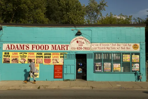 Local food mart near apartments in Austin Chicago