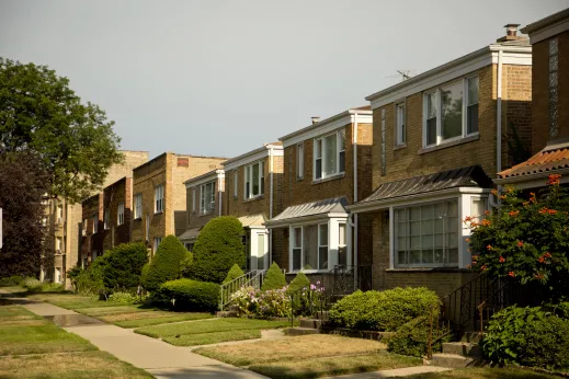 Midcentury apartments in Budlong Woods Chicago