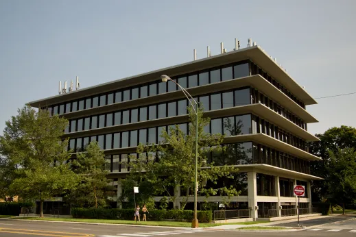 Midcentury office building exterior in Peterson Park