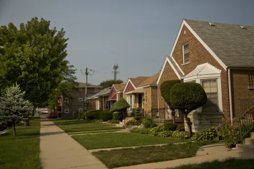 Midcentury single family homes and front lawns in Peterson Park