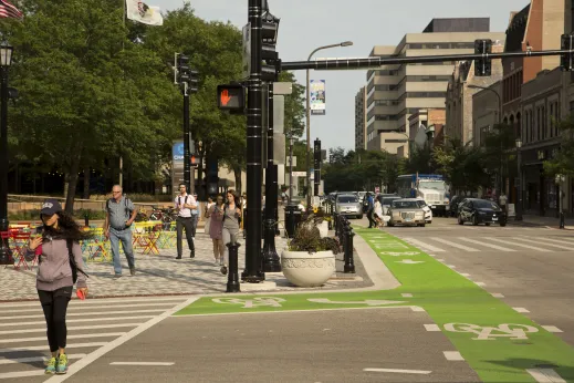 Pedestrians crossing Davis St in Evanston, IL