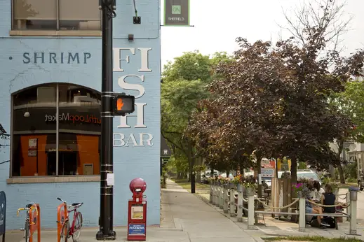 Restaurant with patio outdoor seating on North Sheffield Street in Lakeview