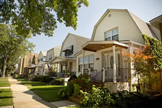 Single family homes and apartment buildings in Jefferson Park Chicago