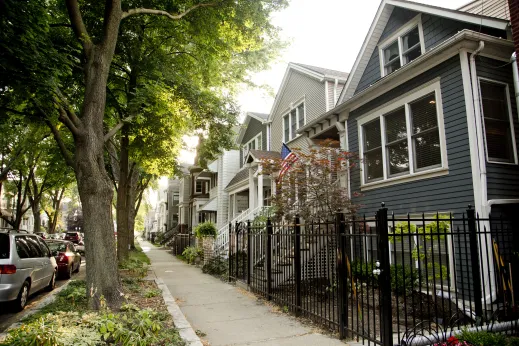 Single family homes and front lawns in Roscoe Village Chicago