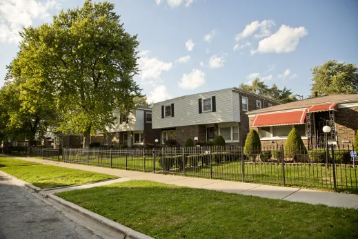 Townhome apartments and single family homes in Fuller Park Chicago