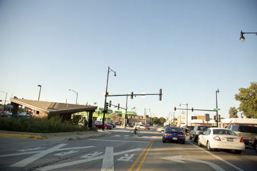 Traffic light and cars waiting on W Devon Ave in Edgebrook Chicago