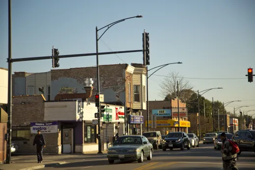 Traffic on S King Dr near apartments in Woodlawn Chicago