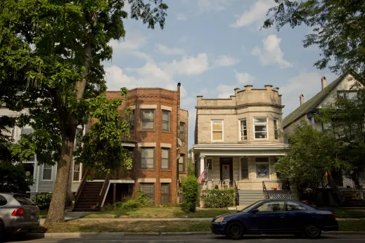 Vintage Chicago two flats rentals in Ravenswood Chicago