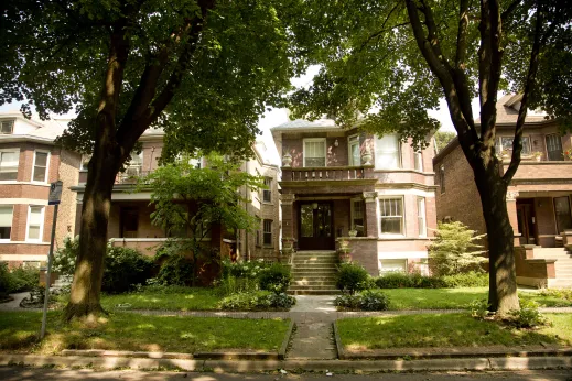 Vintage brick apartments in Lakewood Balmoral Chicago