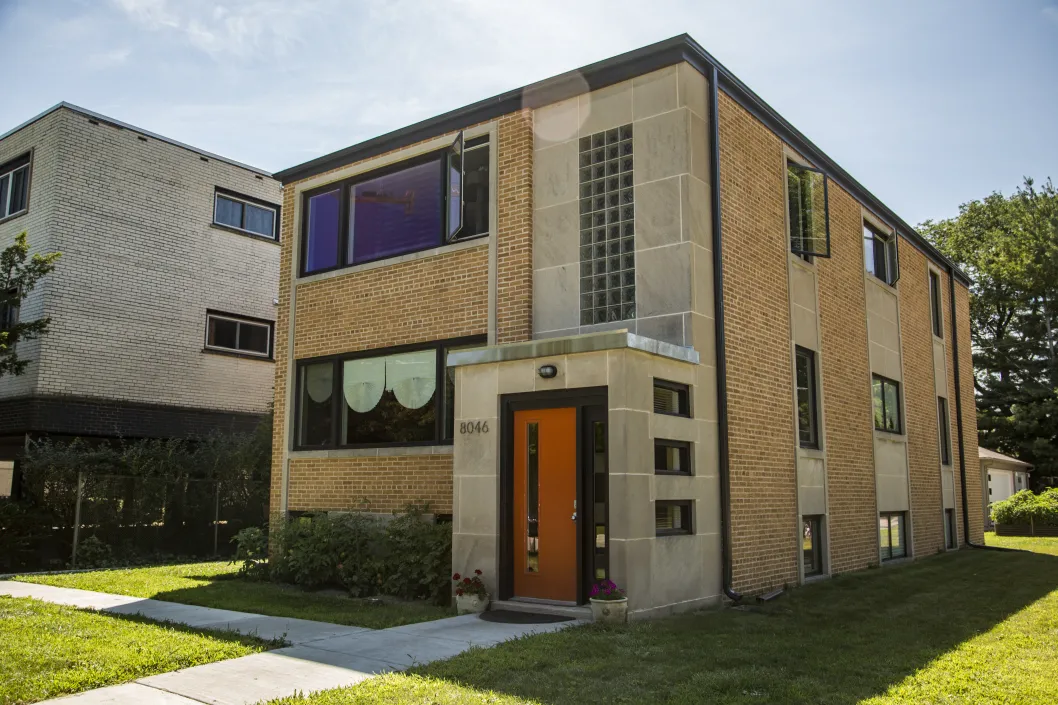 Apartment for rent with orange door and large windows in Skokie Illinois.