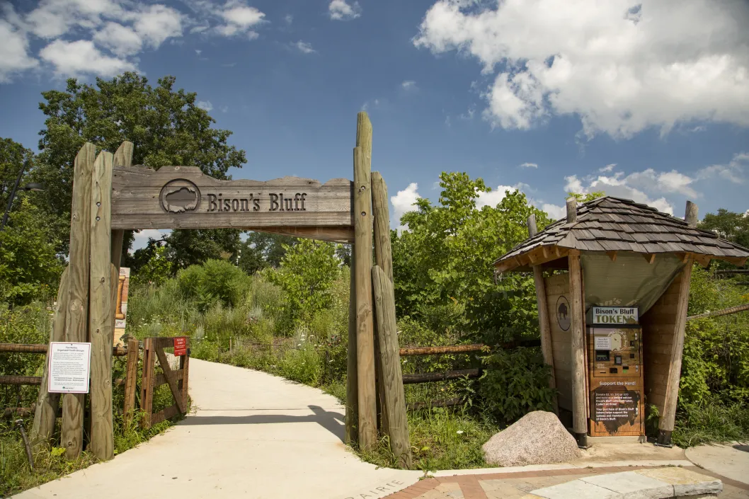 Bisons Bluff Wood Entry in Schaumburg, Illinois