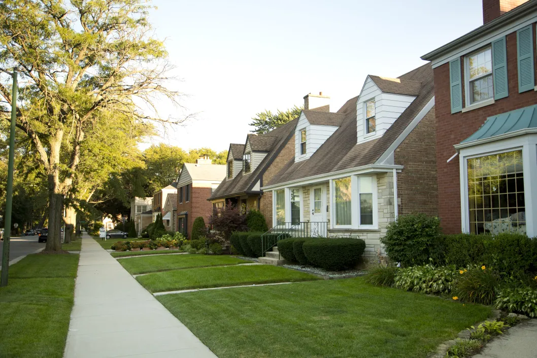 Cape Cod style houses and exteriors in Edgebrook Chicago