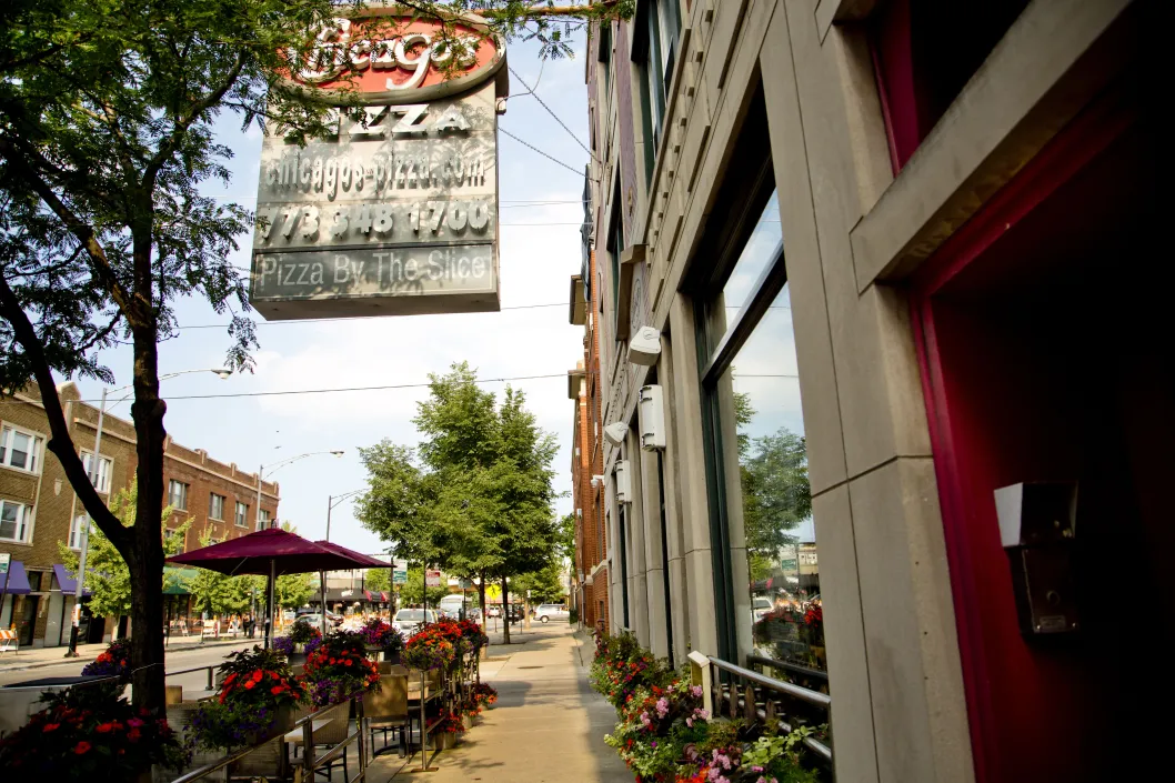 Chicago's Pizza restaurant on W Montrose in Ravenswood Chicago