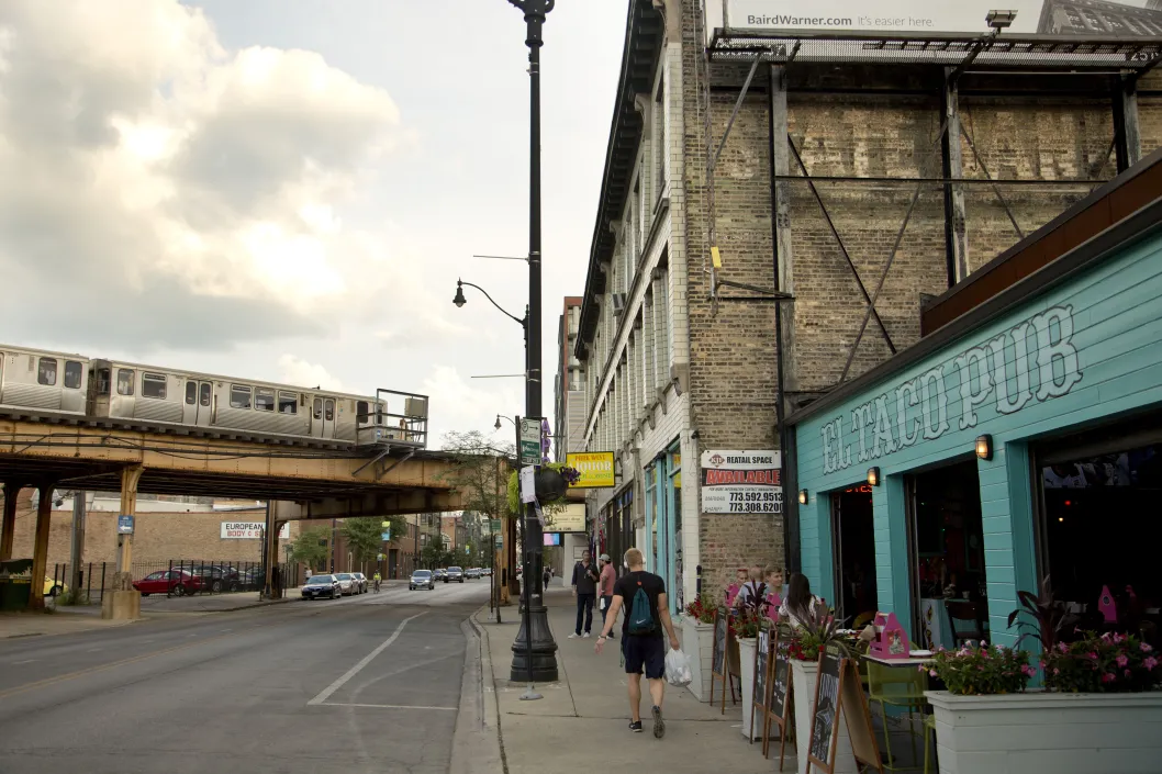 El Taco Pub entrance in near DePaul University