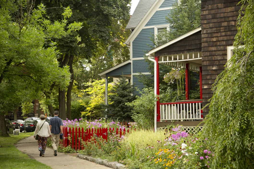 Couple walking on residential street and front yards in Hyde Park