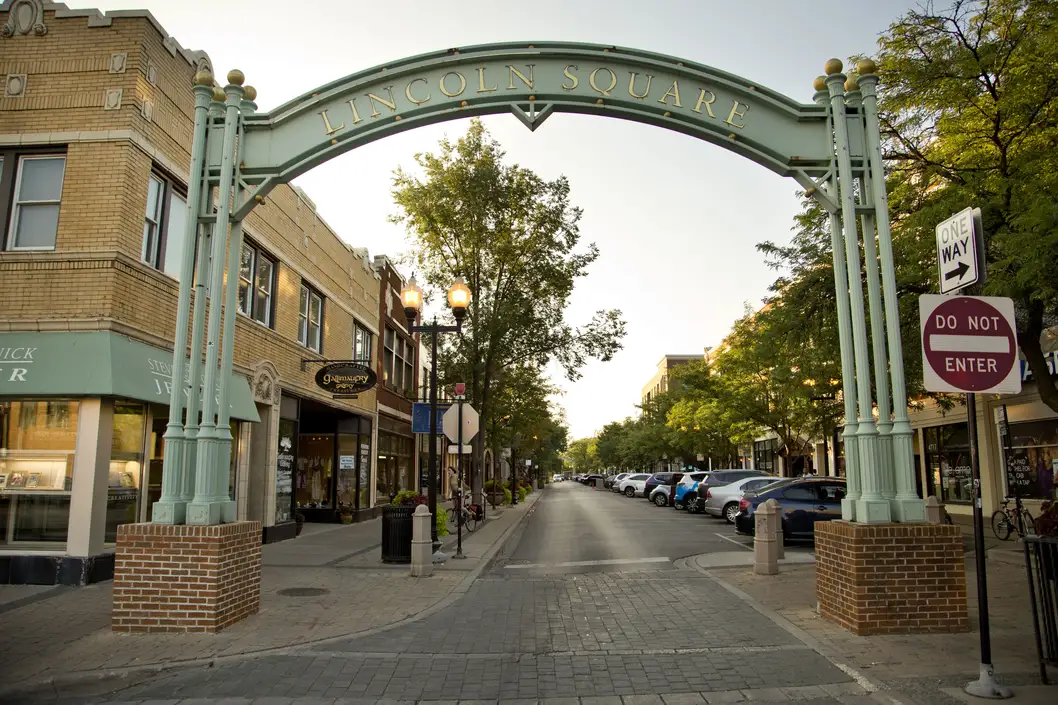 Lincoln Square archway sign in lincoln square chicago