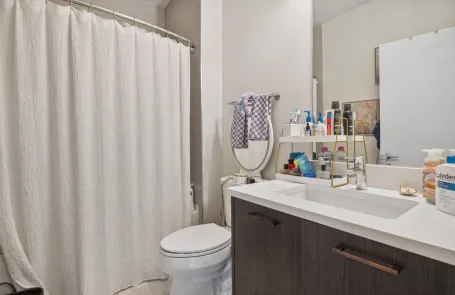 2 Bedroom Lakeview Apartment