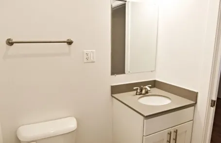 3 Bedroom Lakeview Apartment