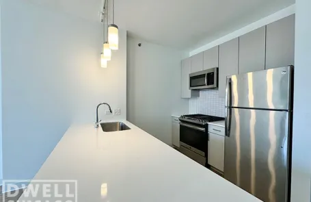 2 Bedroom West Loop Apartment
