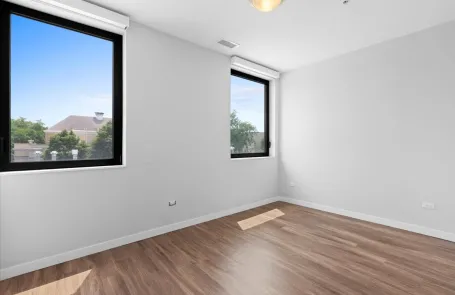 2 Bedroom Ravenswood Apartment