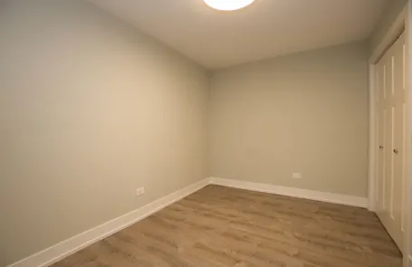 2 Bedroom Lakeview Apartment