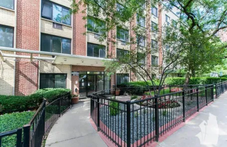 1 Bedroom Lakeview Apartment