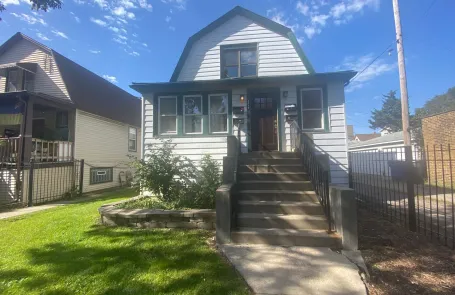 2 Bedroom Portage Park Apartment