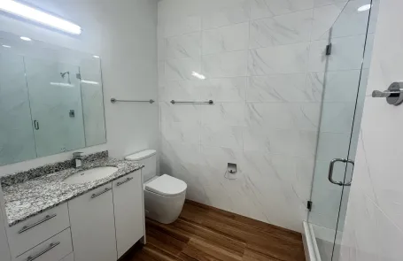 1 Bedroom Lakeview Apartment