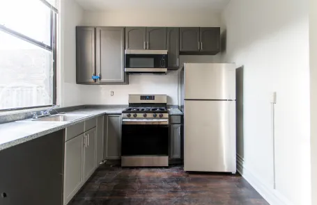 2 Bedroom North Center Apartment