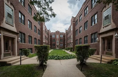 2 Bedroom Rogers Park Apartment