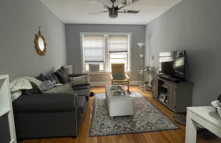 1 Bedroom Lakeview Apartment