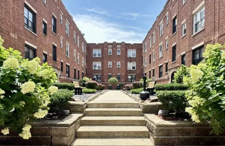 1 Bedroom Lakeview Apartment
