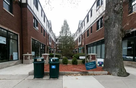 1 Bedroom Winnetka Apartment