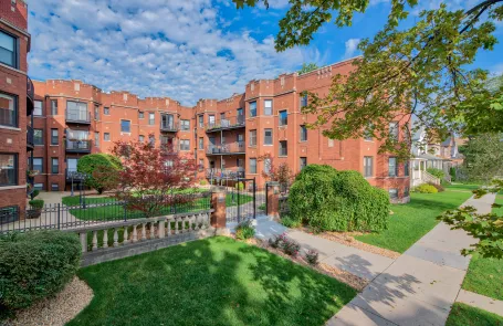 2 Bedroom Irving Park Apartment