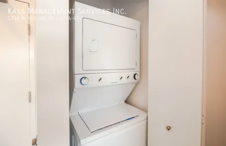 1 Bedroom Lakeview Apartment