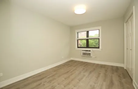 2 Bedroom Lakeview Apartment