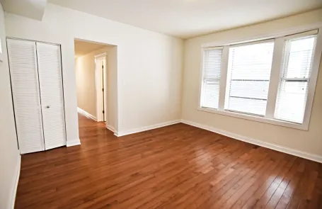 3 Bedroom Lakeview Apartment