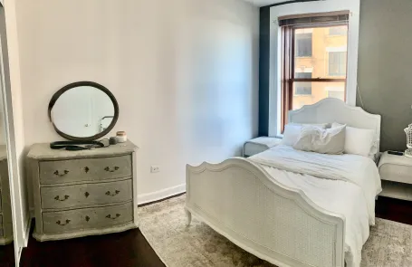 2 Bedroom Lakeview Apartment
