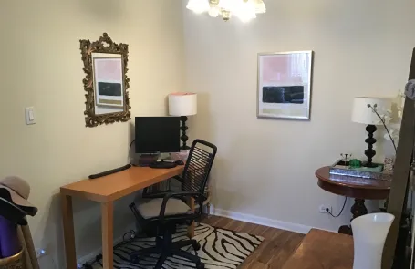 1 Bedroom Lakeview Apartment