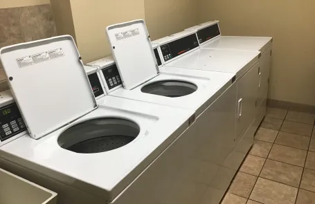 1 Bedroom Lakeview Apartment