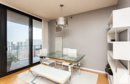 2 Bedroom West Loop Apartment