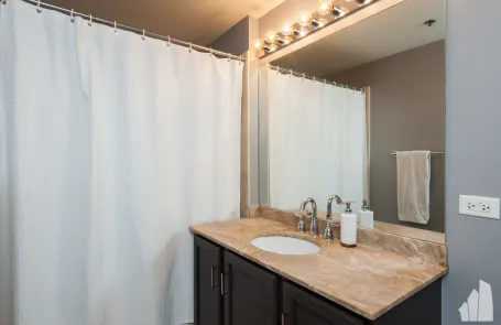 2 Bedroom West Loop Apartment