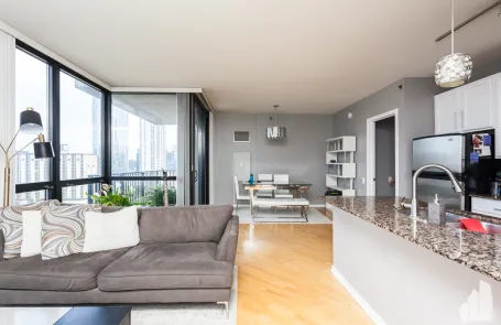 2 Bedroom West Loop Apartment