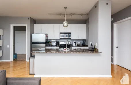 2 Bedroom West Loop Apartment