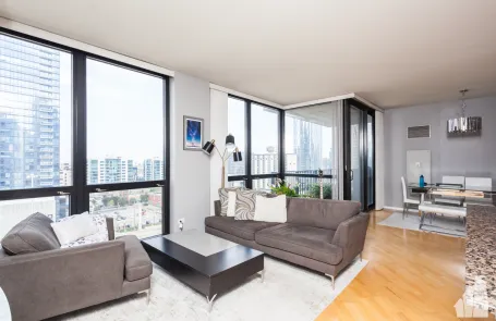 2 Bedroom West Loop Apartment