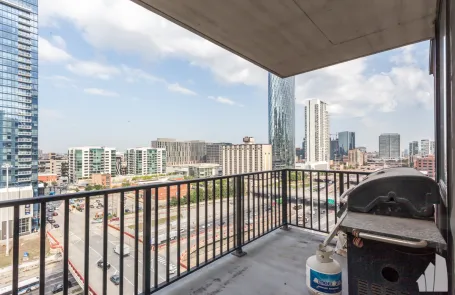 2 Bedroom West Loop Apartment