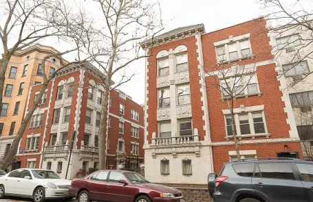 1 Bedroom Lakeview Apartment