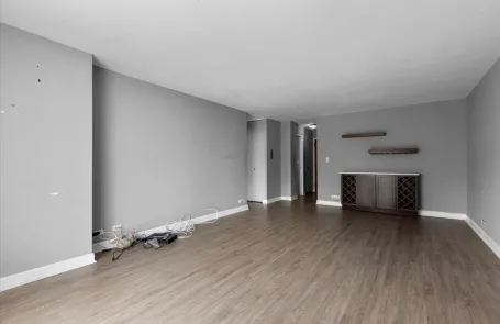 1 Bedroom Edgewater Apartment